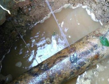 泗洪楼顶渗水维修公司分享下地暖漏水的原因及检测方法。